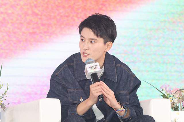 美女中出视频